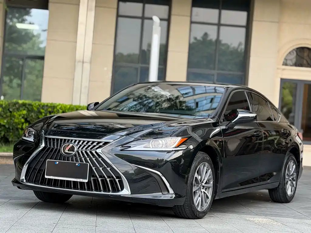 Lexus ES 2024