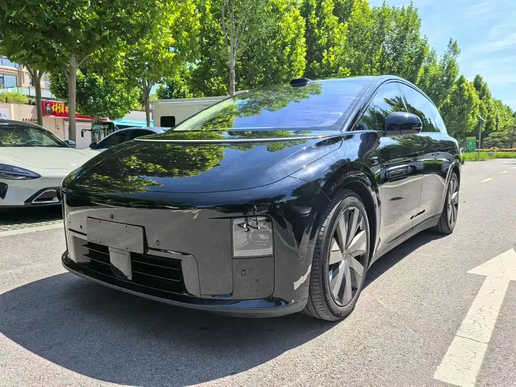 Li Auto Lii8 2025 — фото 1 из 5