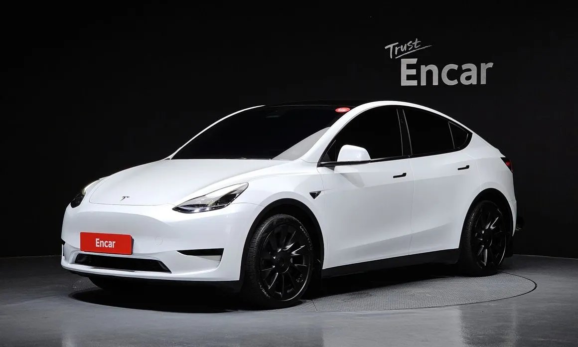 Tesla Model Y 2024