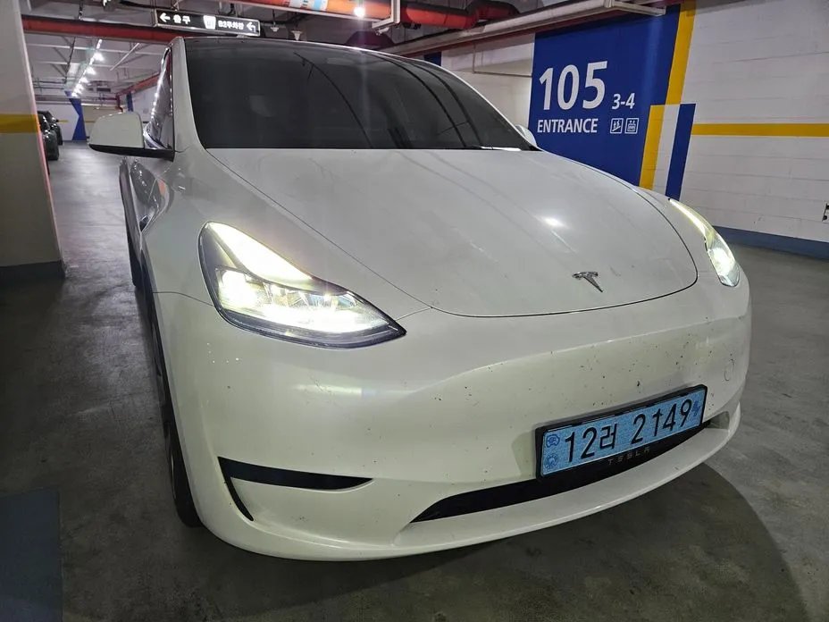Tesla Model Y 2024