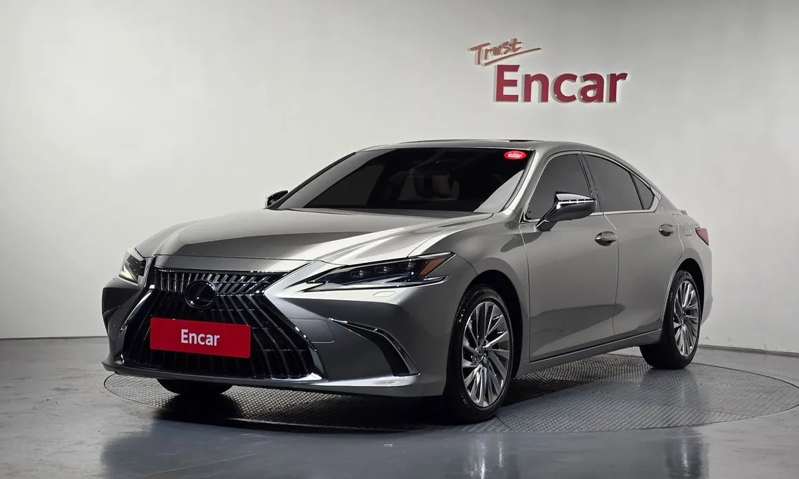 Lexus ES 2025
