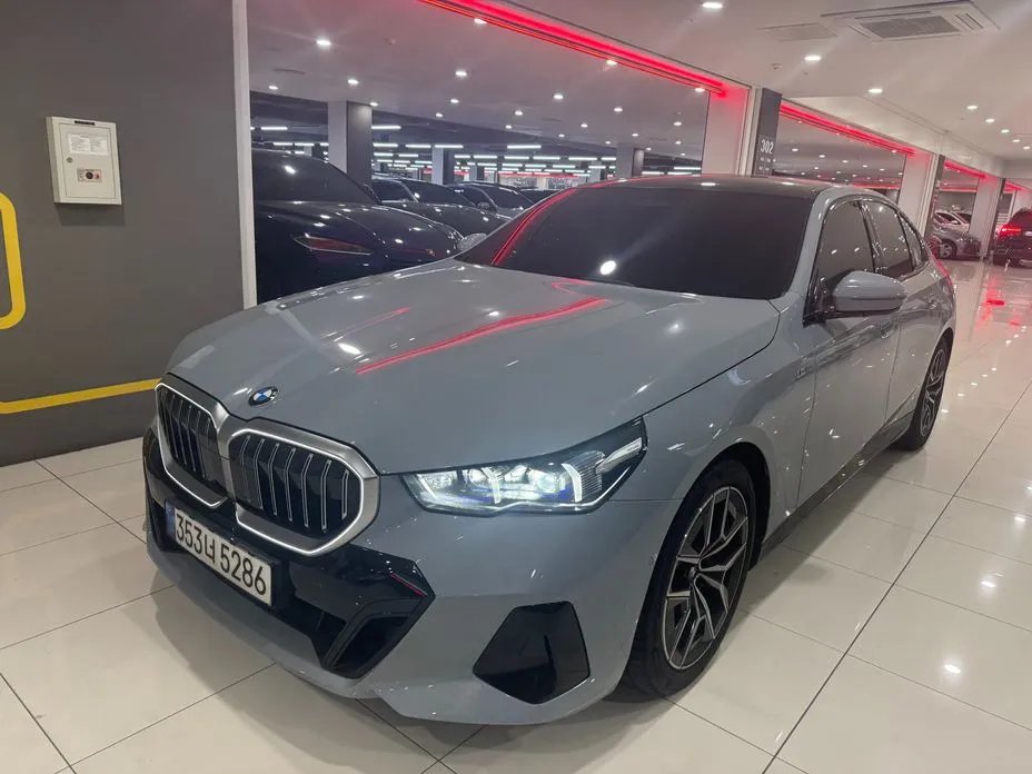 BMW 5-Series 2024