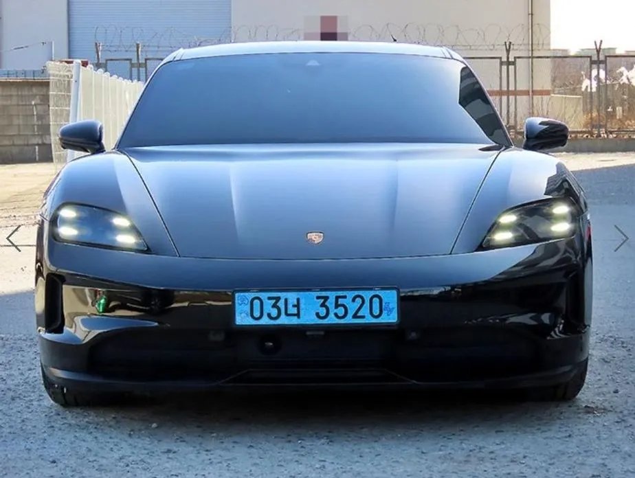 Porsche Taycan 2025