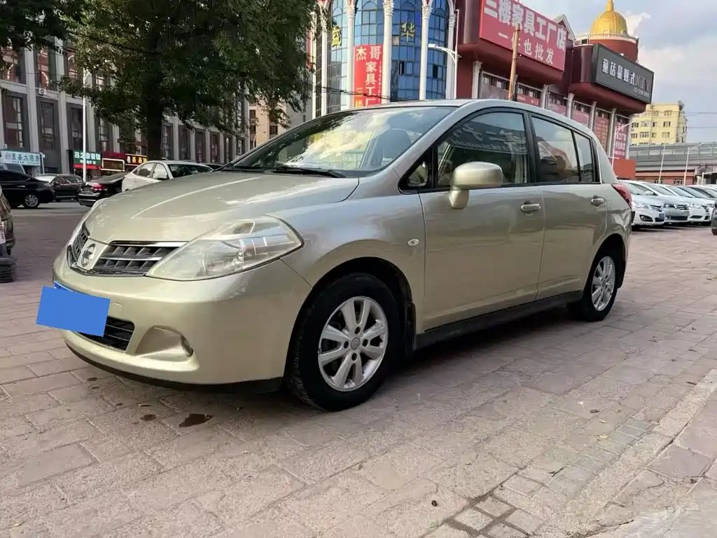 Nissan Tiida 2010