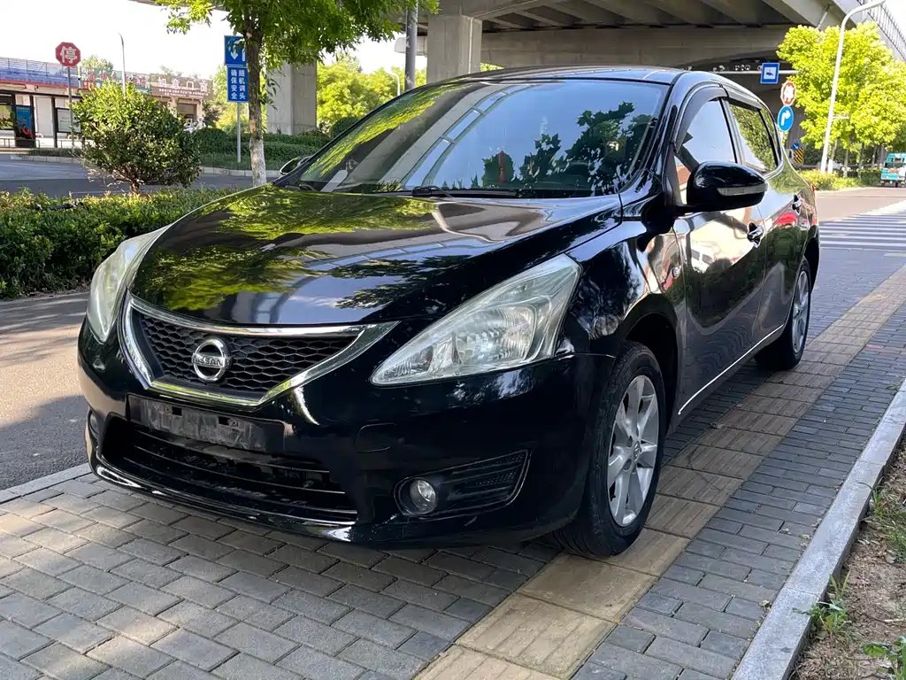 Nissan Tiida 2012