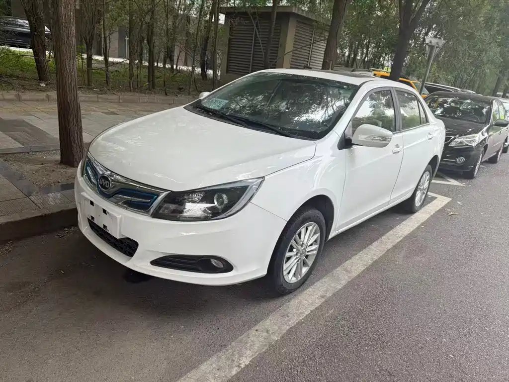 BYD e5 2018 — фото 1 из 5