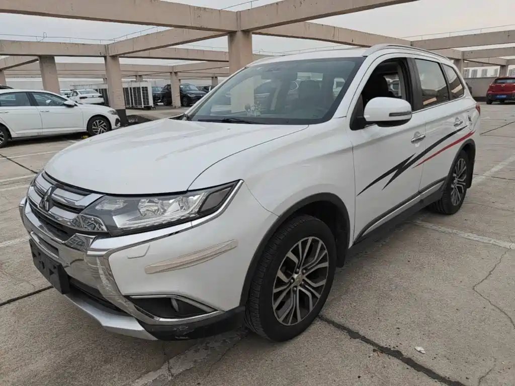Mitsubishi Outlander 2017 — фото 1 из 5