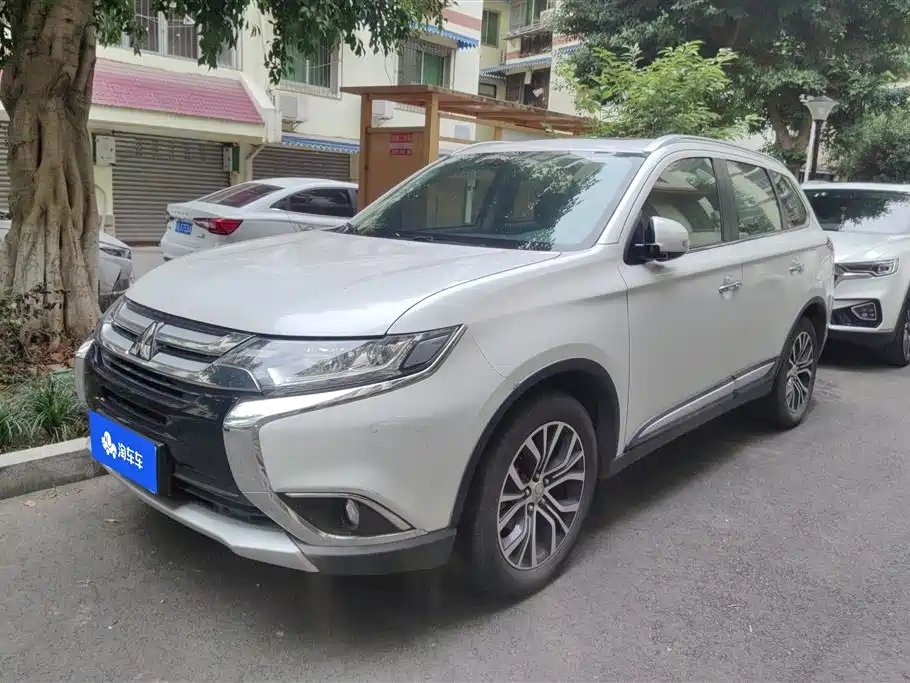 Mitsubishi Outlander 2018 — фото 1 из 5