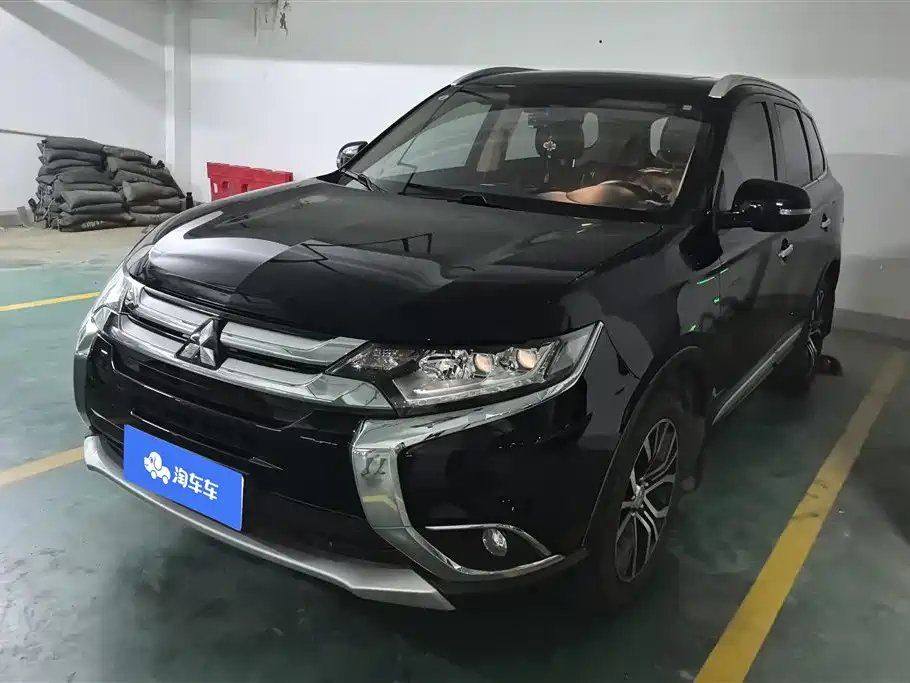 Mitsubishi Outlander 2018 — фото 1 из 5