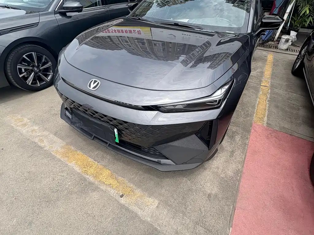 Changan UNI-V iDD 2024