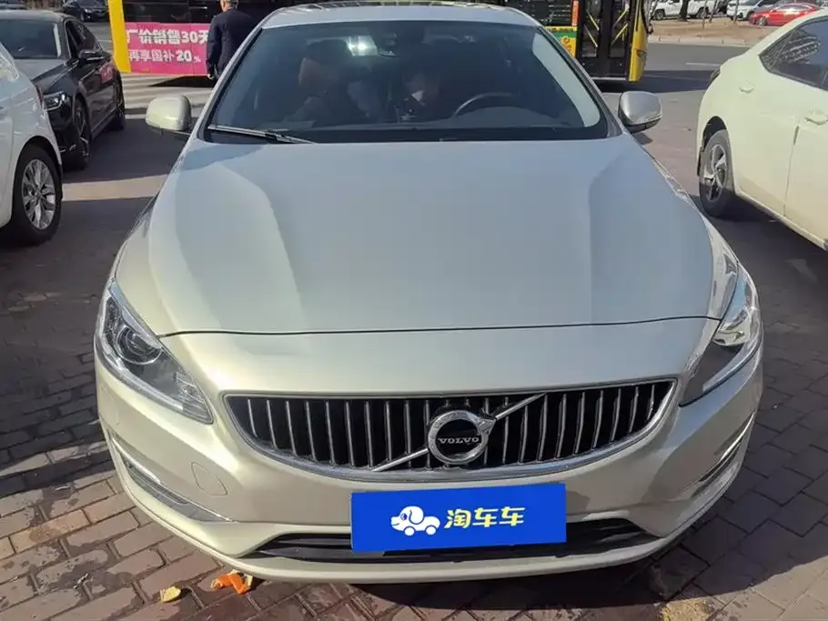 Volvo S60 2019 — фото 1 из 15