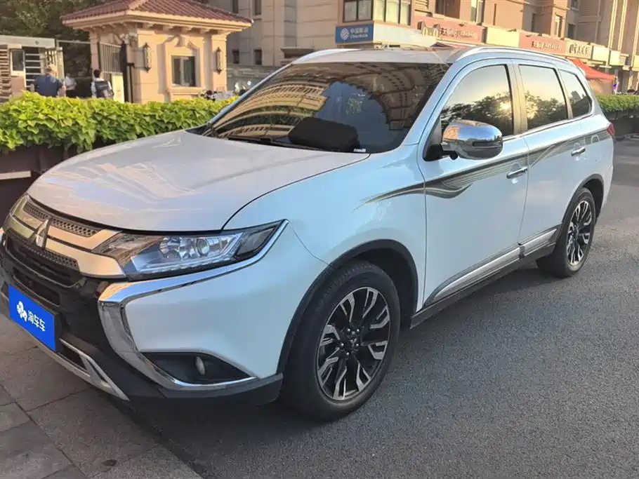 Mitsubishi Outlander 2020 — фото 1 из 5