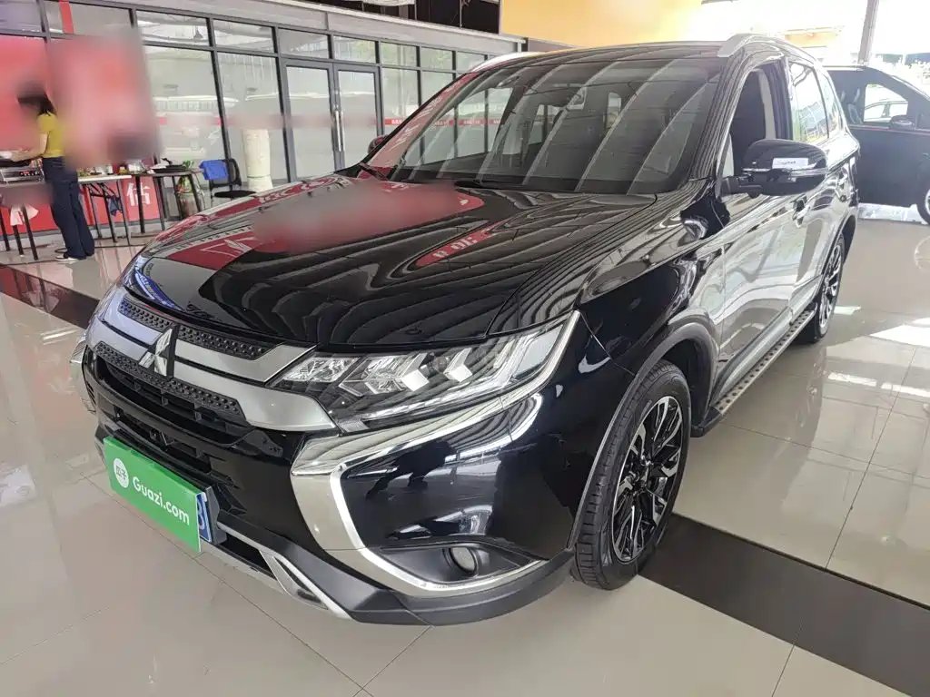 Mitsubishi Outlander 2020 — фото 1 из 5