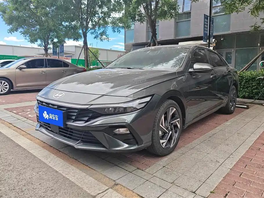 Hyundai Elantra 2024