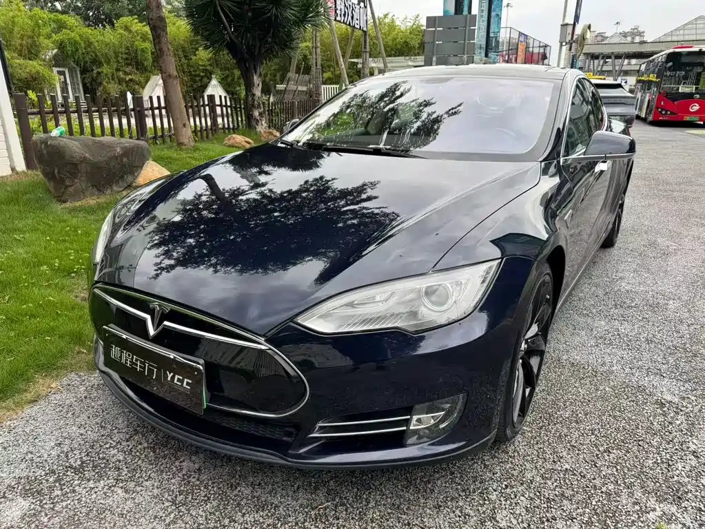 Tesla Model S 2015