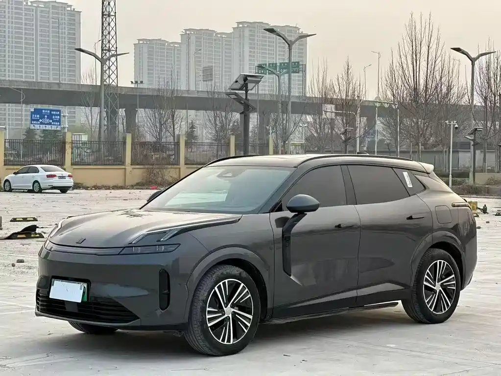 Lynk & Co 08 EM-P 2024