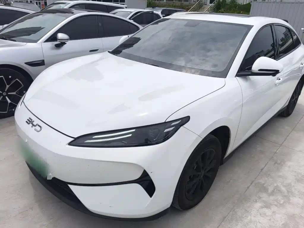 BYD BYDe7 2025