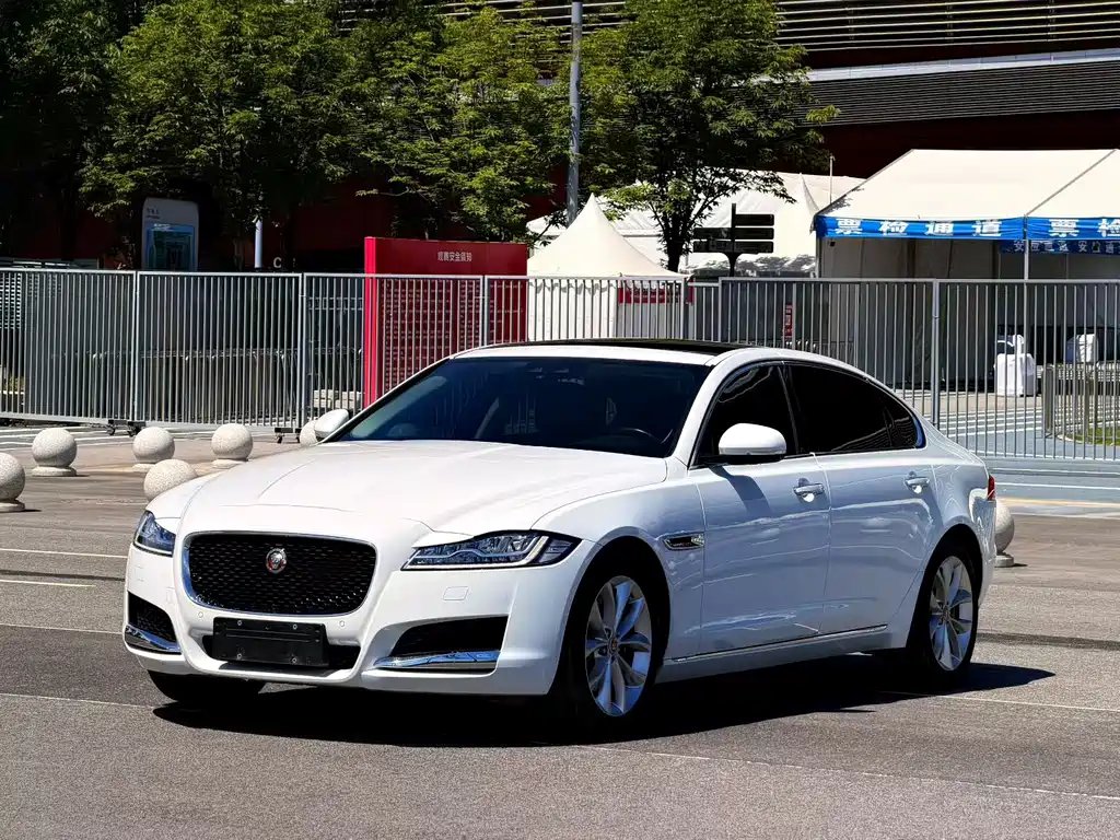 Jaguar XFL 2019