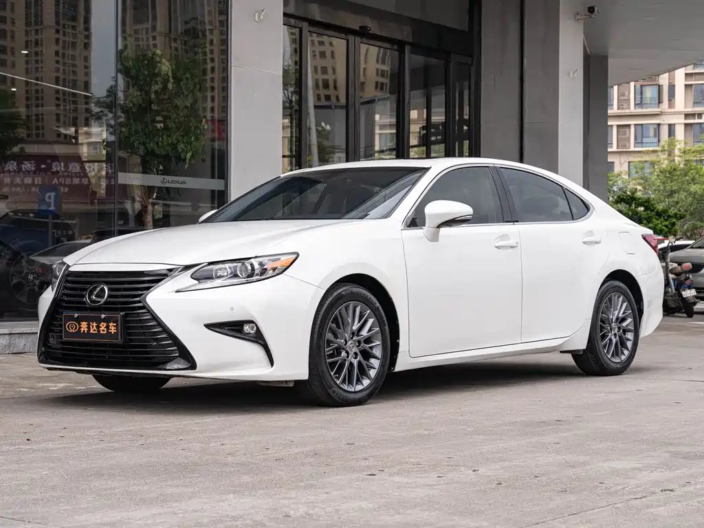 Lexus ES 2018