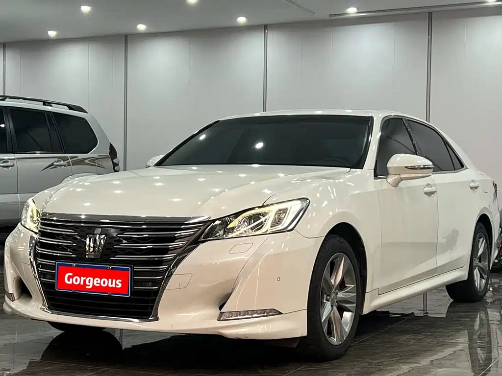 Toyota Crown 2016