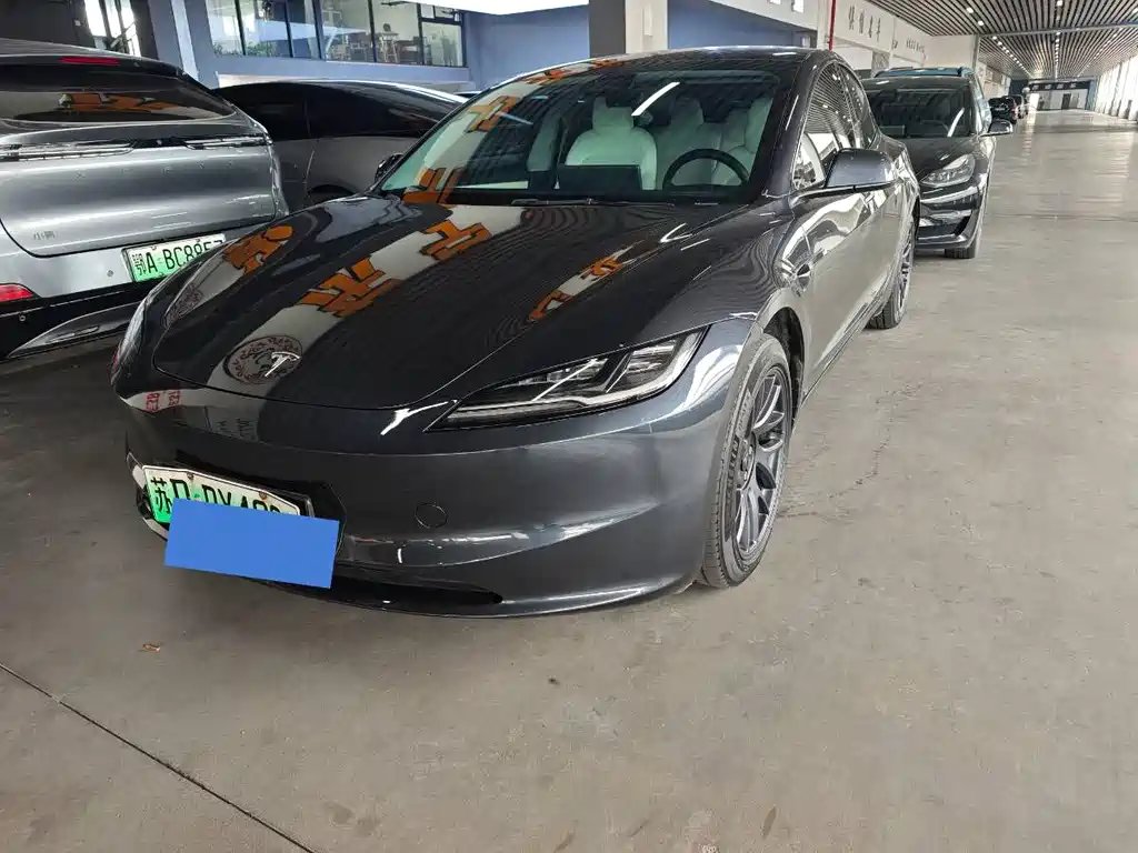 Tesla Model 3 2024