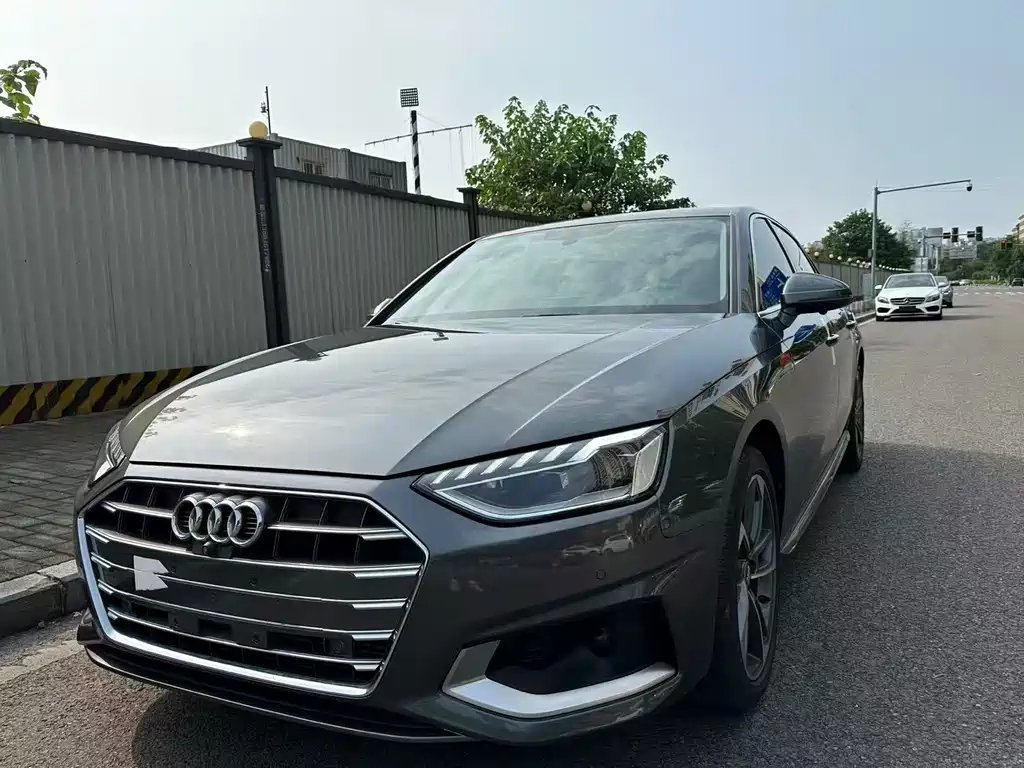Audi A4L 2020 — фото 1 из 5