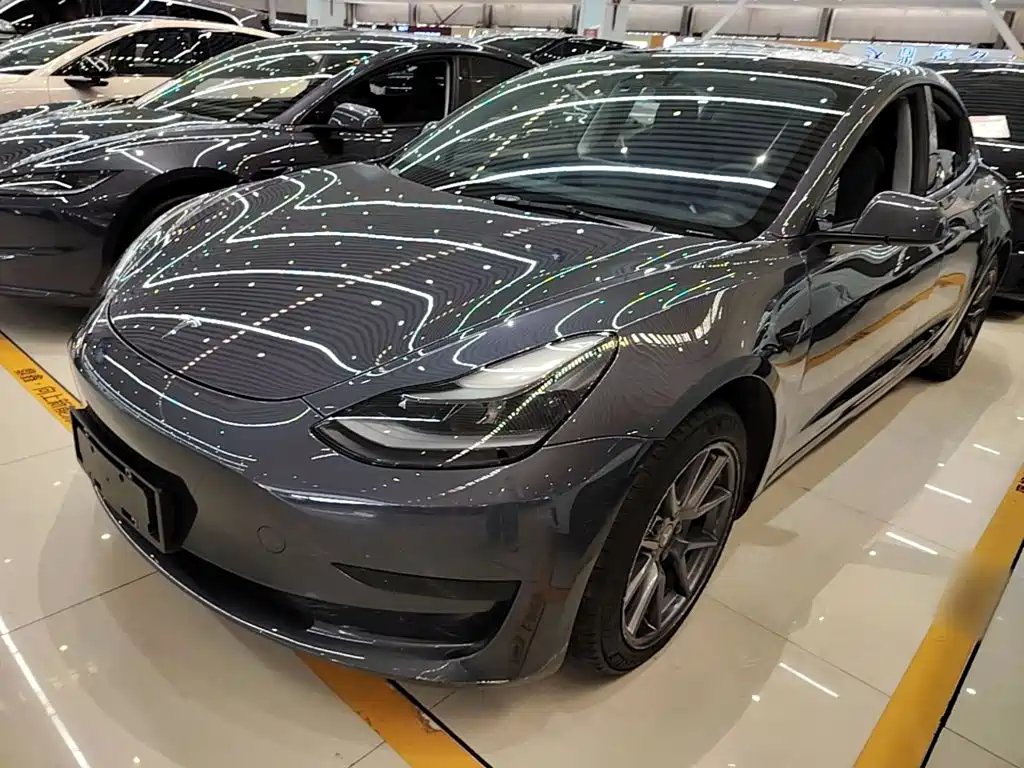 Tesla Model 3 2021 — фото 1 из 5