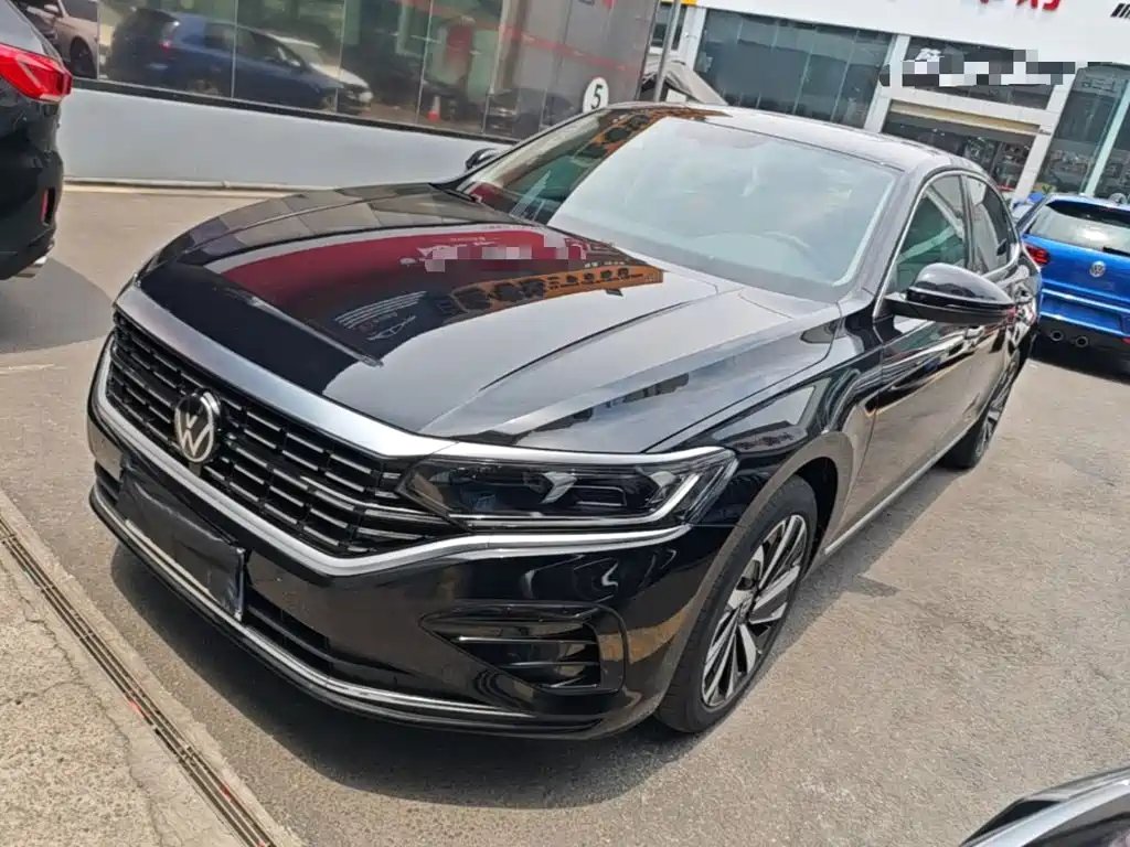 Volkswagen Passat 2023 — фото 1 из 5