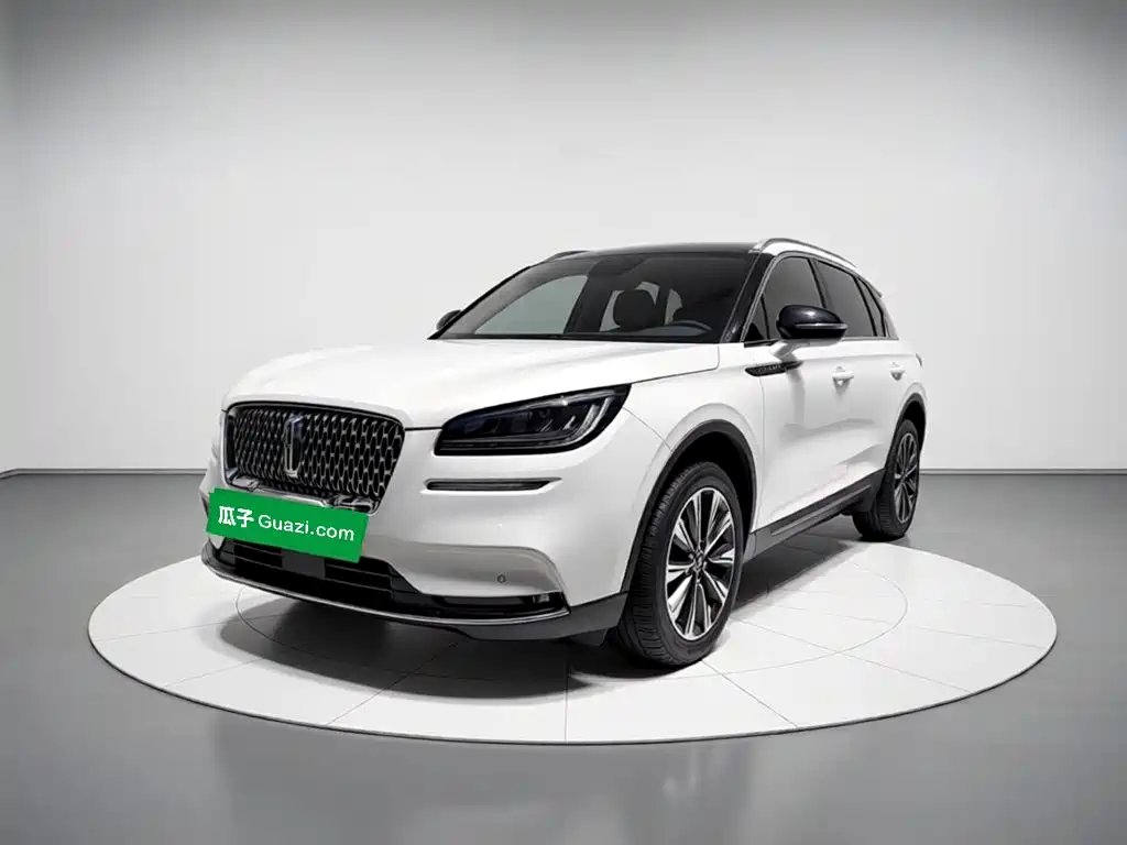 Lincoln Corsair 2022 — фото 1 из 5