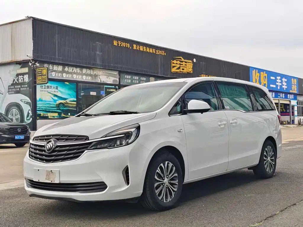 Buick GL8 2021 — фото 1 из 5