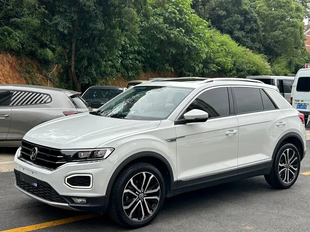 Volkswagen T-Roc 2023 — фото 1 из 5