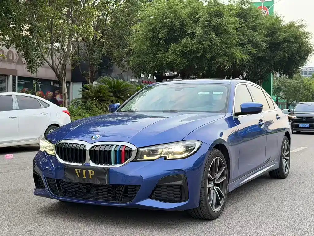 BMW 3 Series 2019 — фото 1 из 5