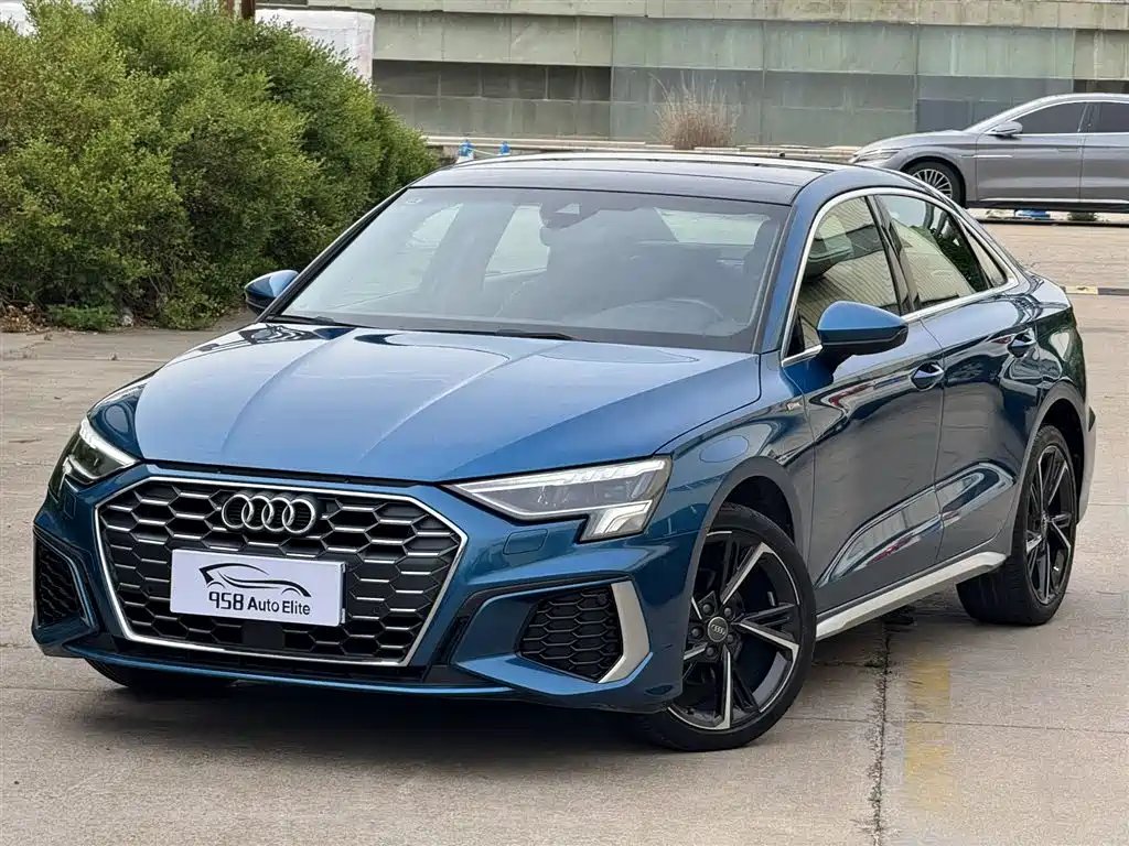 Audi A3 2022 — фото 1 из 5