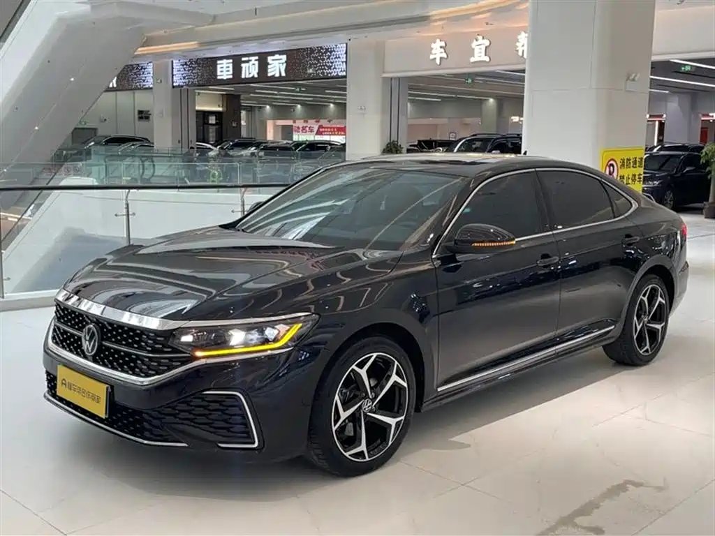 Volkswagen Passat 2024 — фото 1 из 5