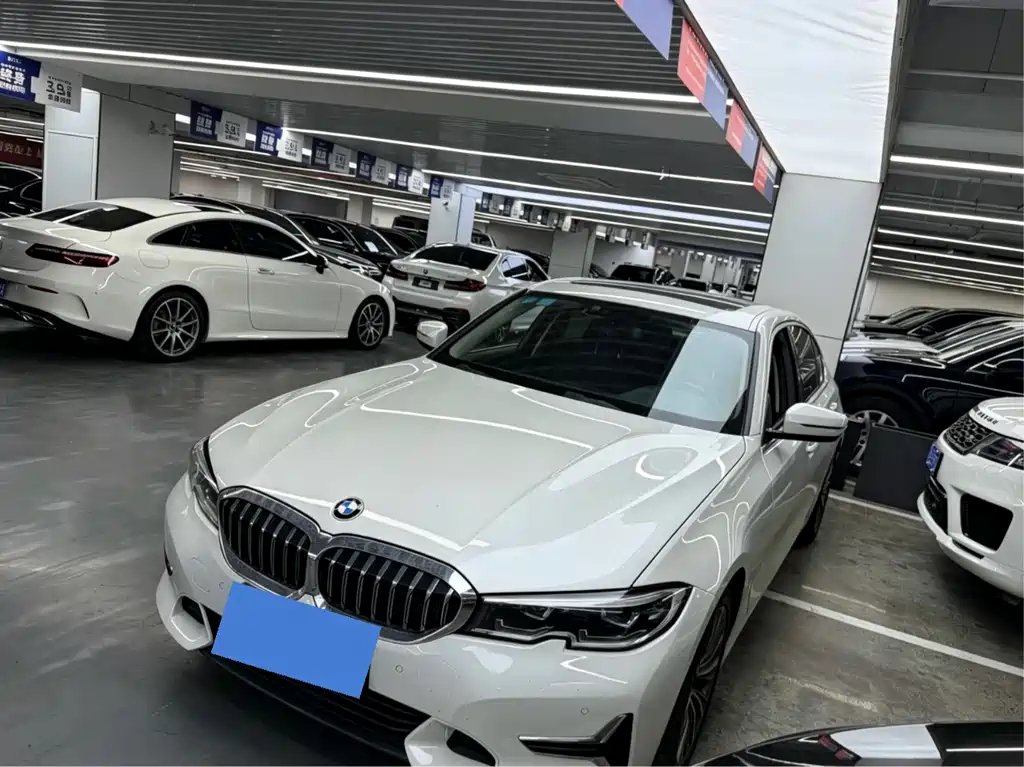 BMW 3 Series 2019 — фото 1 из 5