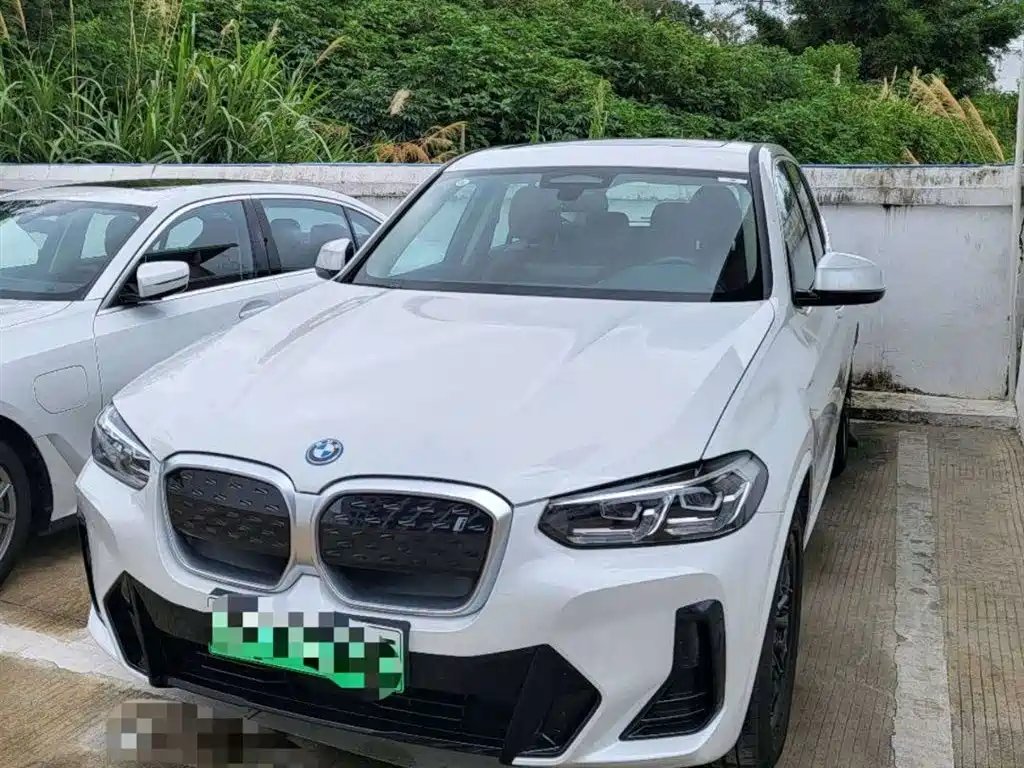 BMW iX3 2023