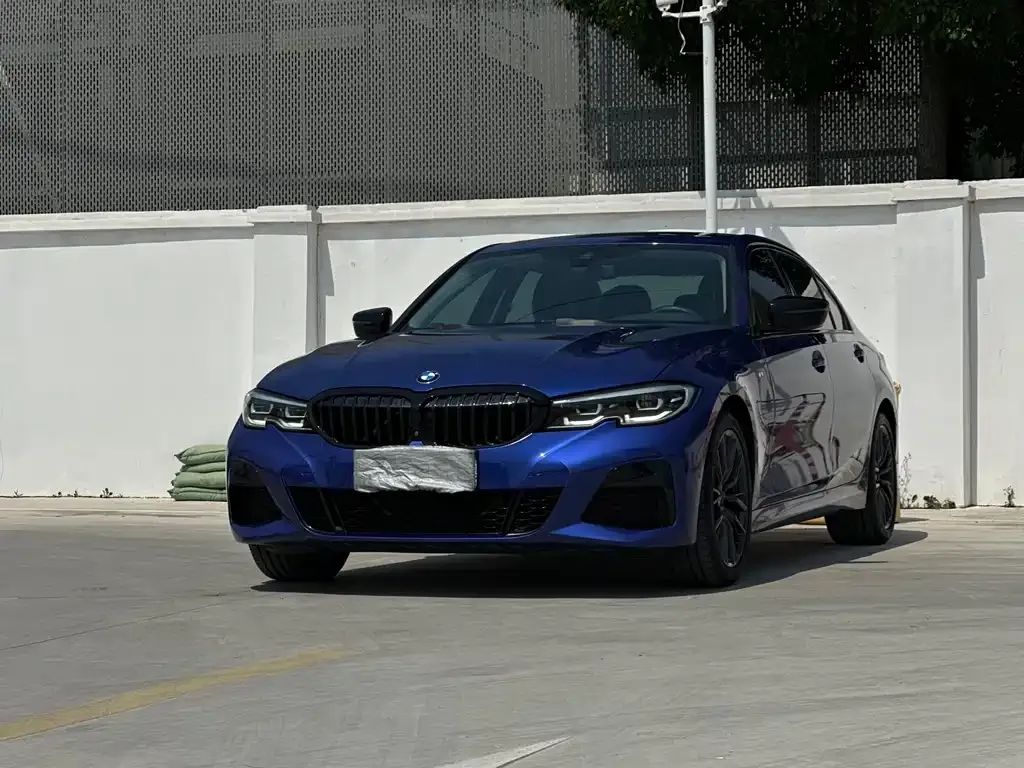 BMW 3 Series 2019 — фото 1 из 30