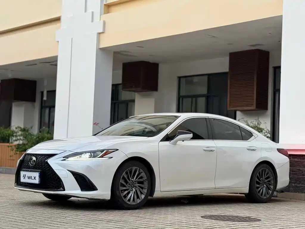 Lexus ES 2018