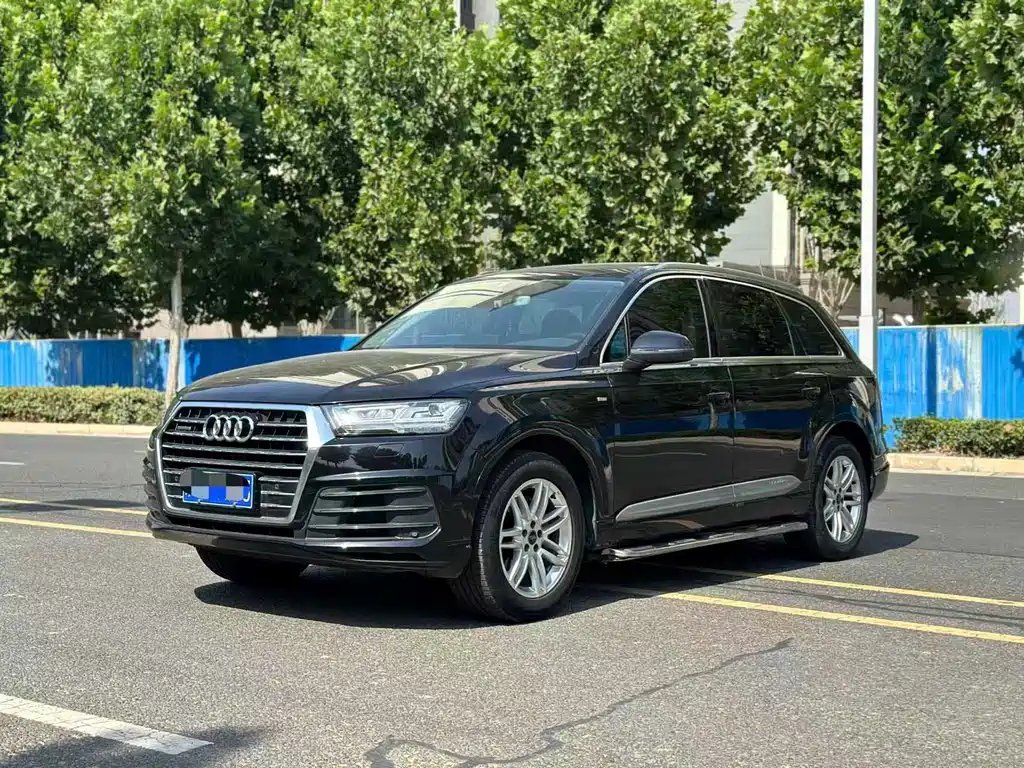 Audi Q7 2016 — фото 1 из 5