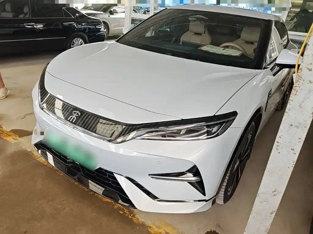 BYD L EV 2024 — фото 1 из 5