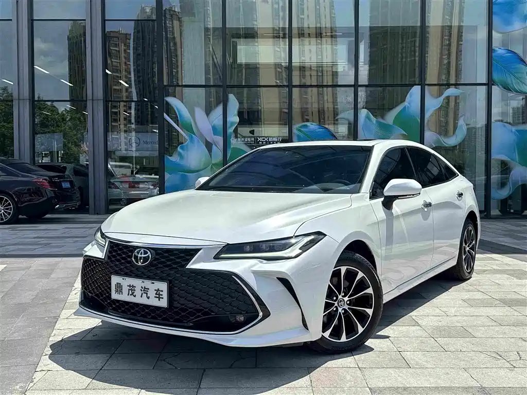 Toyota Avalon 2023 — фото 1 из 5