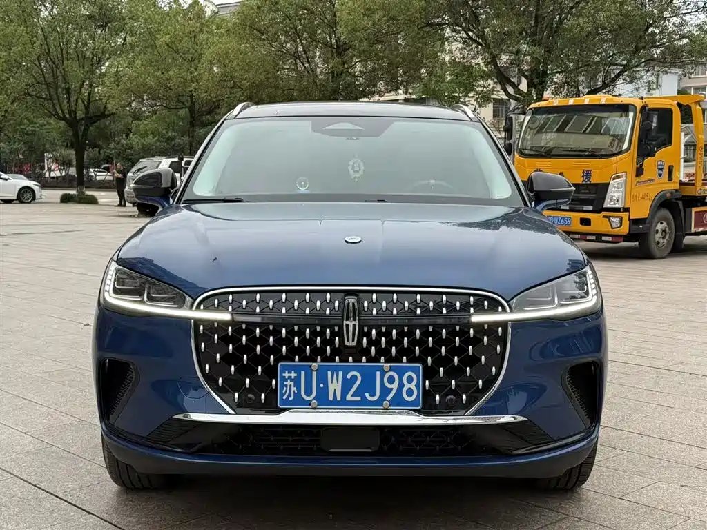 Lincoln Corsair 2024 — фото 1 из 5