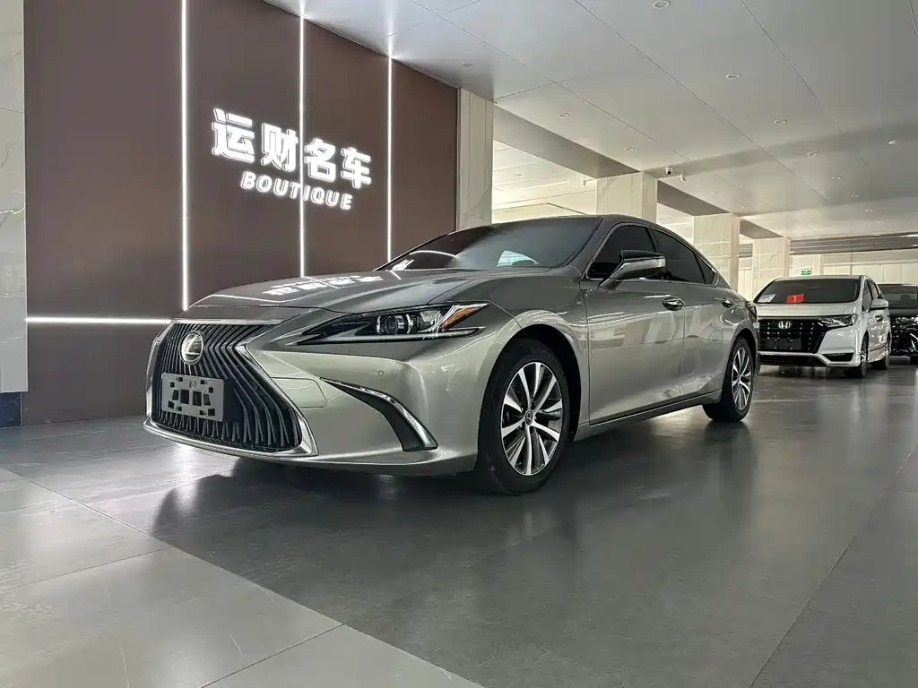 Lexus ES 2019