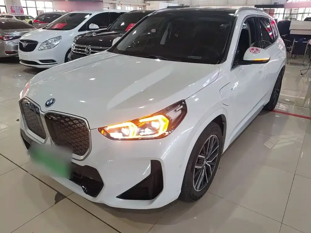 BMW iX1 2025 — фото 1 из 25
