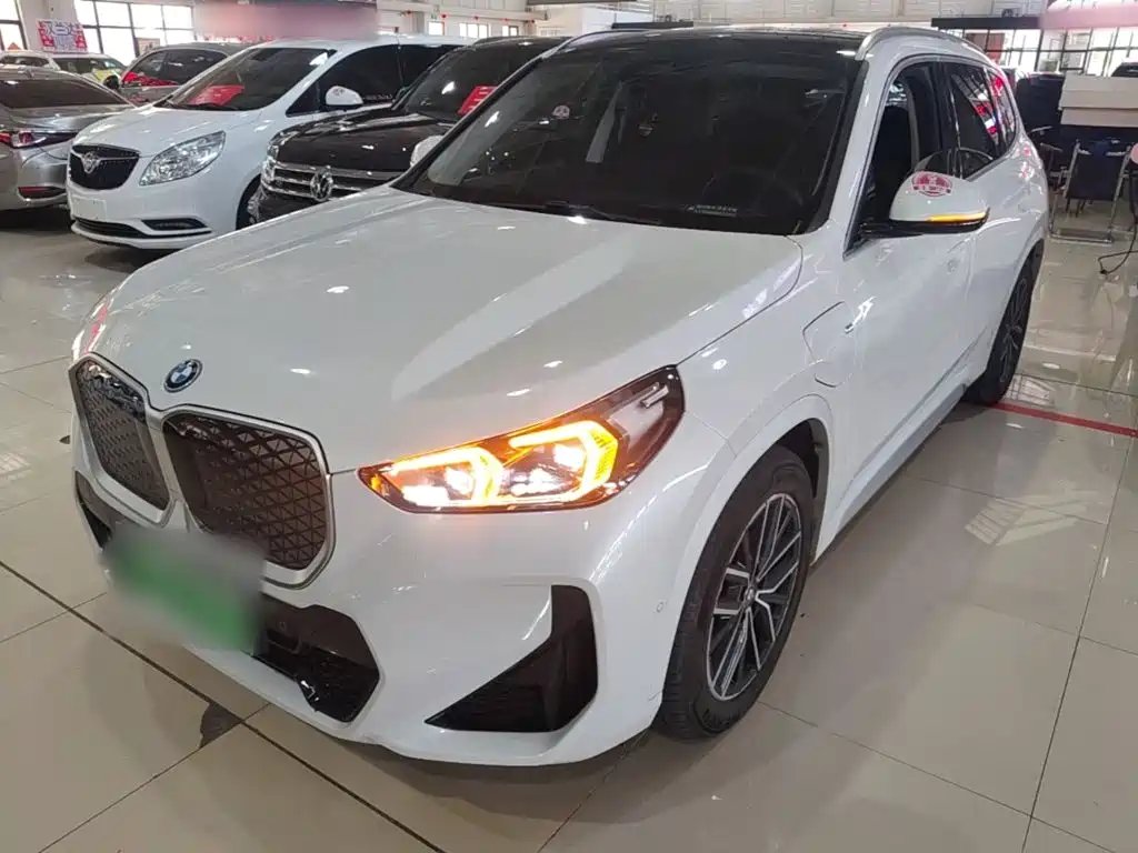 BMW iX1 2025