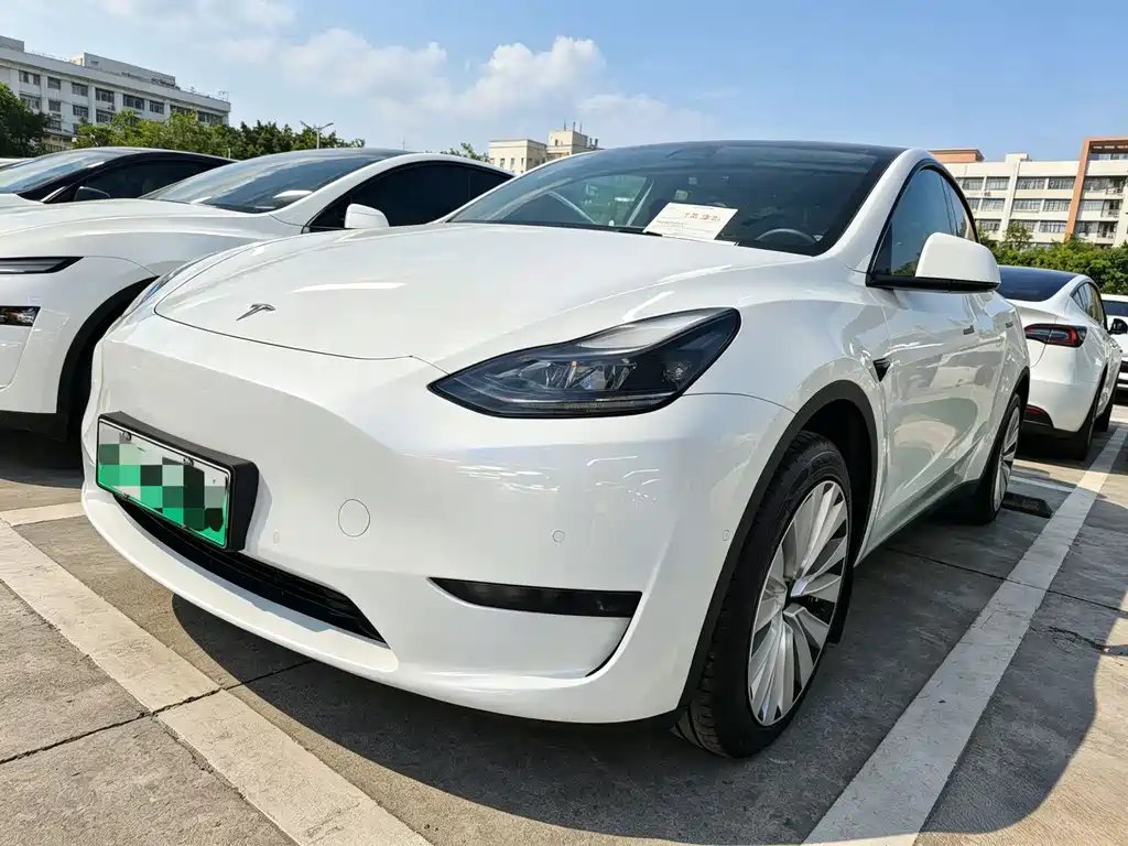 Tesla Model Y 2024