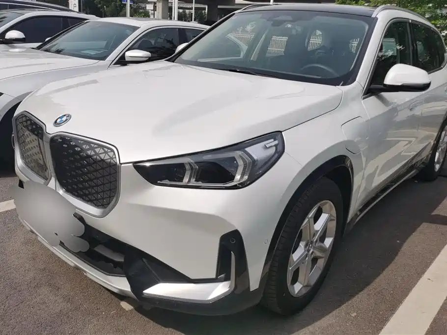 BMW iX1 2025 — фото 1 из 5