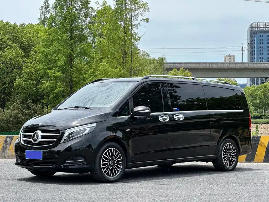Mercedes-Benz V-Class 2019 — фото 1 из 5