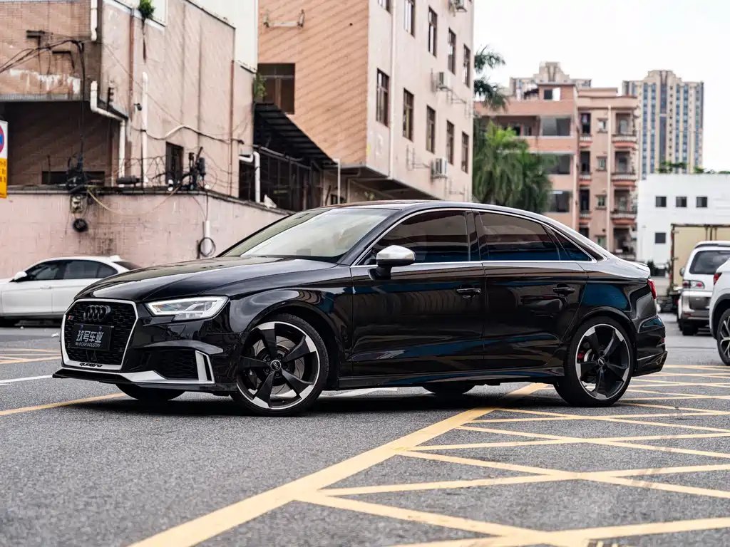 Audi S3 2019 — фото 1 из 5