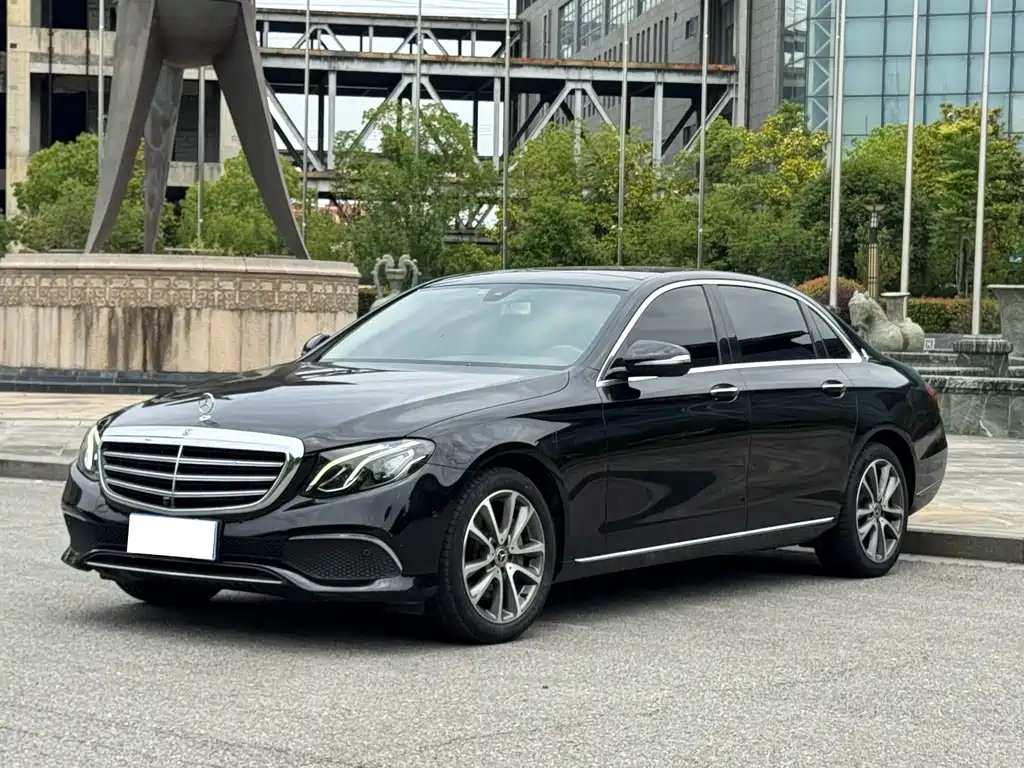 Mercedes-Benz E-Class 2018 — фото 1 из 5
